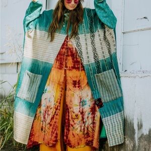 KB One of a kind Split Cowl!! Made of cotton Kantha fabric~ Beautiful styling!🩵